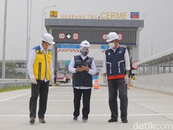 Gubernur Khofifah Tinjau Tol Cerme-Gresik, Gratis Selama Dua Pekan