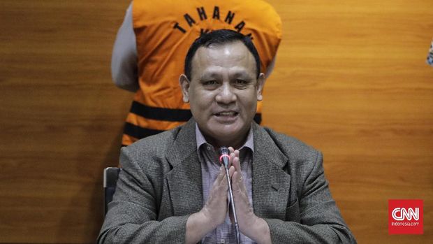 Ketua Komisi Pemberantasan Korupsi (KPK), Firli Bahuri memberikan keterangan pada wartawan terkait dugaan kasus korupsi. Jakarta, 28 November 2020.