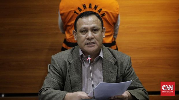 Ketua Komisi Pemberantasan Korupsi (KPK), Firli Bahuri memberikan keterangan pada wartawan terkait dugaan kasus korupsi. Jakarta, 28 November 2020.