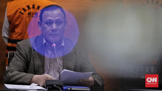 Ketua Komisi Pemberantasan Korupsi (KPK), Firli Bahuri memberikan keterangan pada wartawan terkait dugaan kasus korupsi. Jakarta, 28 November 2020.