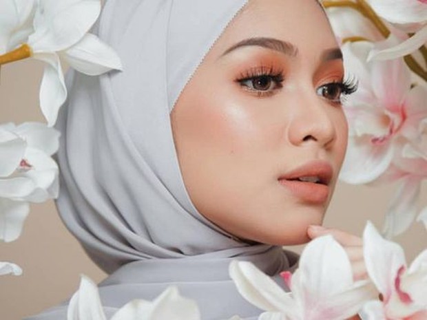 Foto: instagram.com/hijabfashion Warna hijab untuk wajah lebih glowing.