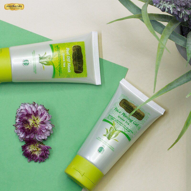 Masker green tea Mustika Ratu.