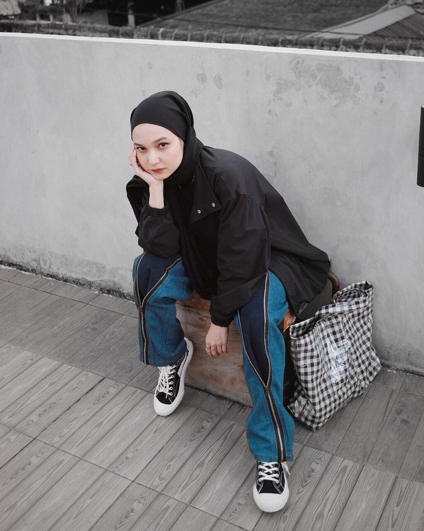 Foto: instagram.com/sorayaulfa15 Warna hijab untuk wajah lebih glowing.