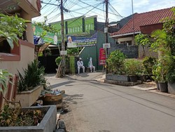 Tanggapan Warga Dekat Rumah HRS soal Penyemprotan Disinfektan Berulang-ulang