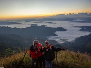 Indahnya Matahari Terbit dari Pegunungan Phu Chi Fa Thailand Indahnya Matahari Terbit dari Pegunungan Phu Chi Fa Thailand