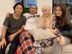 Keisha Alvaro Bawa Gandengan ke Ulang Tahun Pasha Ungu