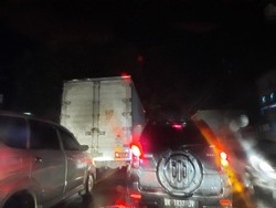 Banjir Landa Tebing Tinggi, Jalan Lintas Sumatera Arah Medan Macet Panjang