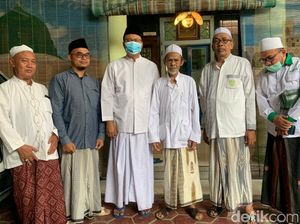Kiai Nawawi Abdul Djalil Sidogiri Pasuruan Tulis Maklumat Pilih Cawalkot Ini Kiai Nawawi Abdul Djalil Sidogiri Pasuruan Tulis Maklumat Pilih Cawalkot Ini