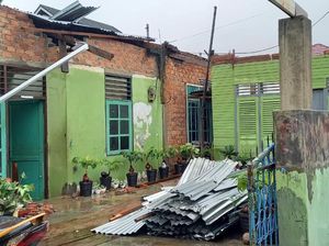 Diterjang Puting Beliung, 7 Rumah di Kota Bengkulu Rusak Diterjang Puting Beliung, 7 Rumah di Kota Bengkulu Rusak