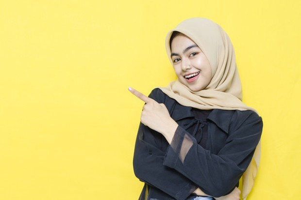 Memakai Hijab dengan Bahan yang Ringan/ Foto: freepik.com Hijab