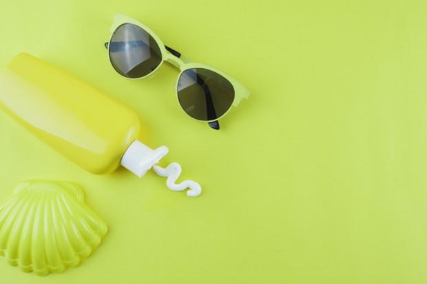 Memakai Sunscreen Sebelum Terkena Sinar Matahari/ Foto: freepik.com sunscreen