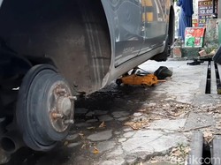 Waspada Parkir di Jalan Kota Tasikmalaya! 4 Ban Sedan Ini Raib Digondol Maling