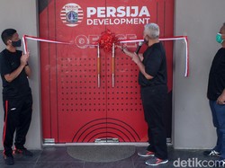 Acara tersebut dihadiri para pemain Persija, para legenda, hingga jajaran pengurus Persija Jakarta.