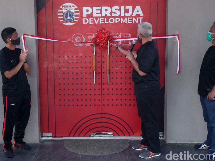Persija Jakarta merayakan hari jadinya yang ke-92, Sabtu (28/11). Saat pandemi ini, HUT Persija digelar secara sederhana di Lapangan NYTC, Sawangan.