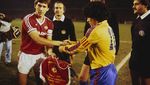 Kilas Balik Sepak Terjang Maradona Sang Tangan Tuhan