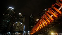 Tak heran untuk merayakan ulang tahunnya Klub berjulukan macan kemayoran itu, Jakarta bermandikan cahaya Oranye-merah.