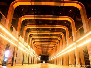 Potret Jakarta Bermandikan Cahaya Oranye-Merah di Ultah Persija