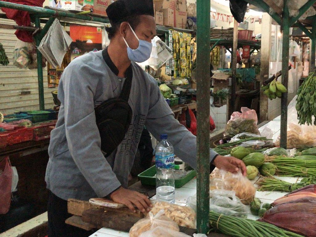 Potret Protokol COVID-19 Pasar Gondangdia, Aman dari Corona? Potret Protokol COVID-19 Pasar Gondangdia, Aman dari Corona?