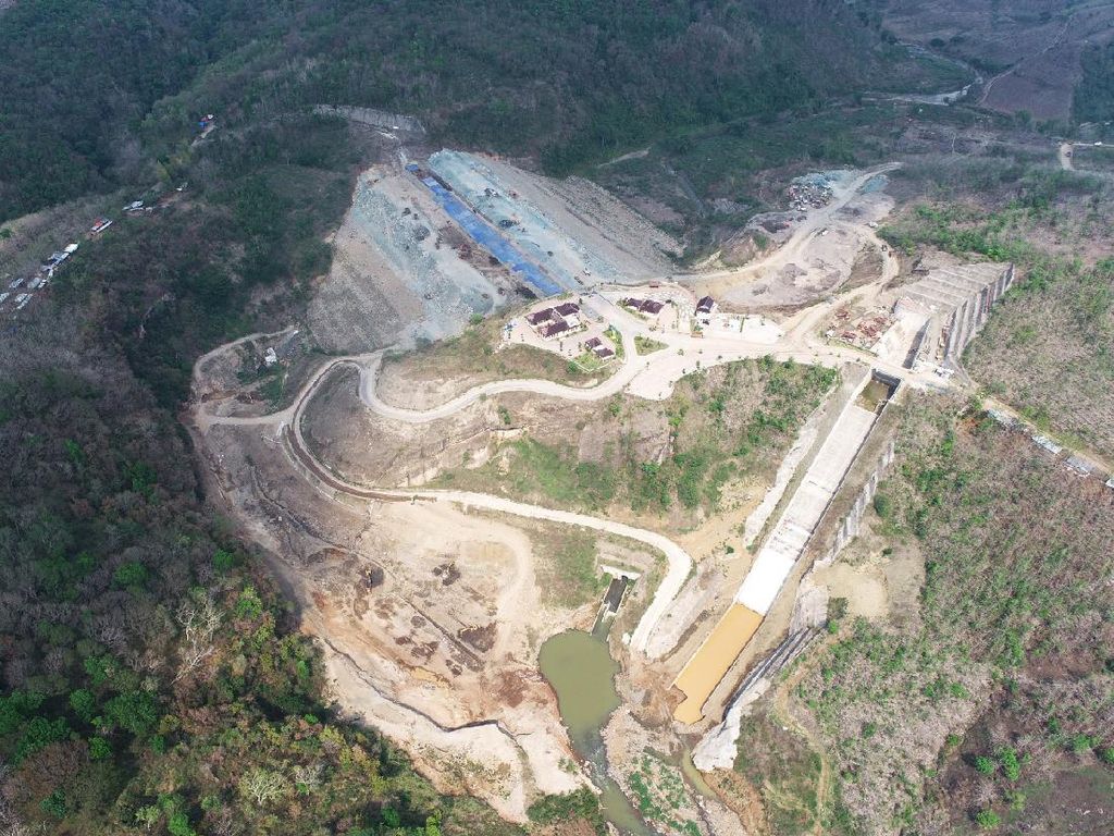 Mengintip Pembangunan Bendungan 71 Meter di Jawa Timur Mengintip Pembangunan Bendungan 71 Meter di Jawa Timur