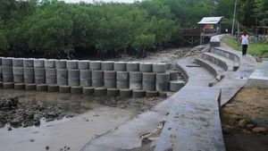Proyek Tangkis Laut di Pantai Wisata Talang Siring