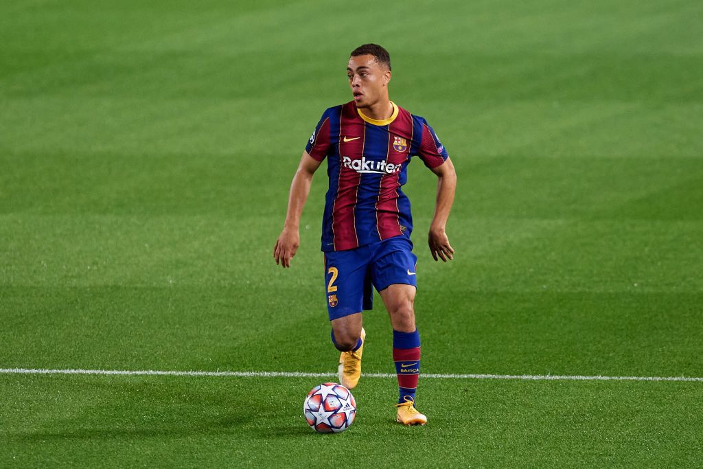 BARCELONA, SPAIN - OCTOBER 20: Sergino Dest of FC Barcelona runs with the ball during the UEFA Champions League Group G stage match between FC Barcelona and Ferencvaros Budapest at Camp Nou on October 20, 2020 in Barcelona, Spain. (Photo by Alex Caparros/Getty Images)