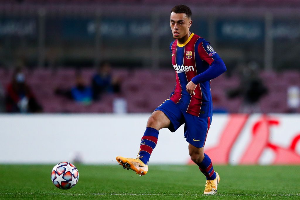 BARCELONA, SPAIN - OCTOBER 20: Sergino Dest of FC Barcelona runs with the ball during the UEFA Champions League Group G stage match between FC Barcelona and Ferencvaros Budapest at Camp Nou on October 20, 2020 in Barcelona, Spain. (Photo by Alex Caparros/Getty Images)