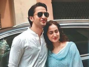 Shaheer Sheikh dan Ruchikaa Kapoor Dikaruniai Anak Pertama Shaheer Sheikh dan Ruchikaa Kapoor Dikaruniai Anak Pertama