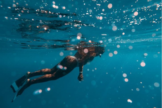 Mudah dibawa travelling dan saat berenang