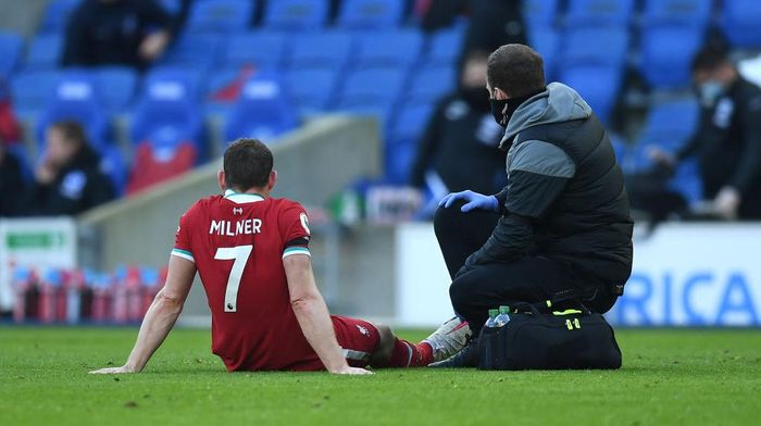 1288264965 BRIGHTON, ENGLAND - NOVEMBER 28: James Milner of Liverpool receives medical treatment during the Premier League match between Brighton & Hove Albion and Liverpool at American Express Community Stadium on November 28, 2020 in Brighton, England. Sporting stadiums around the UK remain under strict restrictions due to the Coronavirus Pandemic as Government social distancing laws prohibit fans inside venues resulting in games being played behind closed doors. (Photo by Neil Hall - Pool/Getty Images)