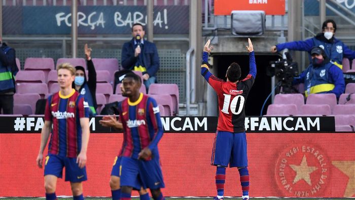 Barcelona vs Osasuna BARCELONA, SPAIN - NOVEMBER 29: Lionel Messi of Barcelona celebrates after scoring their sides fourth goal while wearing a Newells Old Boys shirt with the number 10 on the back in memory of former footballer, Diego Maradona, who recently passed away during the La Liga Santander match between FC Barcelona and C.A. Osasuna at Camp Nou on November 29, 2020 in Barcelona, Spain. Sporting stadiums around Spain remain under strict restrictions due to the Coronavirus Pandemic as Government social distancing laws prohibit fans inside venues resulting in games being played behind closed doors. (Photo by David Ramos/Getty Images)