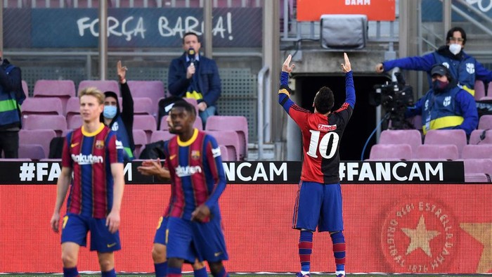 BARCELONA, SPAIN - NOVEMBER 29: Lionel Messi of Barcelona celebrates after scoring their sides fourth goal while wearing a Newells Old Boys shirt with the number 10 on the back in memory of former footballer, Diego Maradona, who recently passed away during the La Liga Santander match between FC Barcelona and C.A. Osasuna at Camp Nou on November 29, 2020 in Barcelona, Spain. Sporting stadiums around Spain remain under strict restrictions due to the Coronavirus Pandemic as Government social distancing laws prohibit fans inside venues resulting in games being played behind closed doors. (Photo by David Ramos/Getty Images)