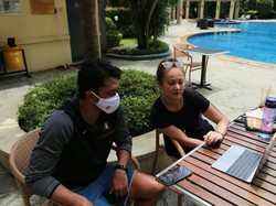 Lagi Pandemi Covid-19, Bagaimana Siman Sudartawa Menjaga Kondisi?