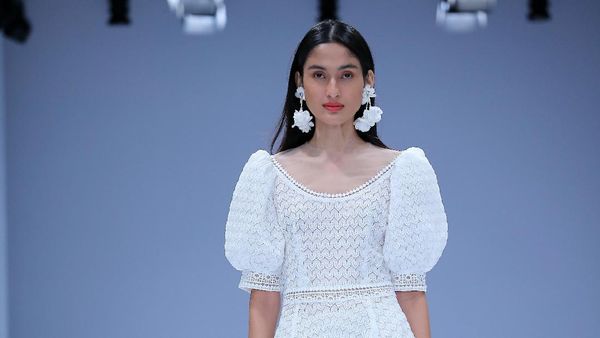 10 Koleksi Barli Asmara di Jakarta Fashion Week 2021