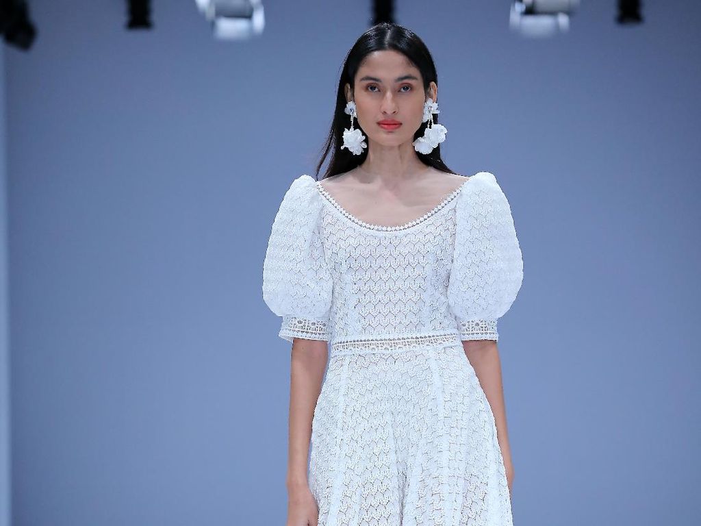10 Koleksi Barli Asmara di Jakarta Fashion Week 2021