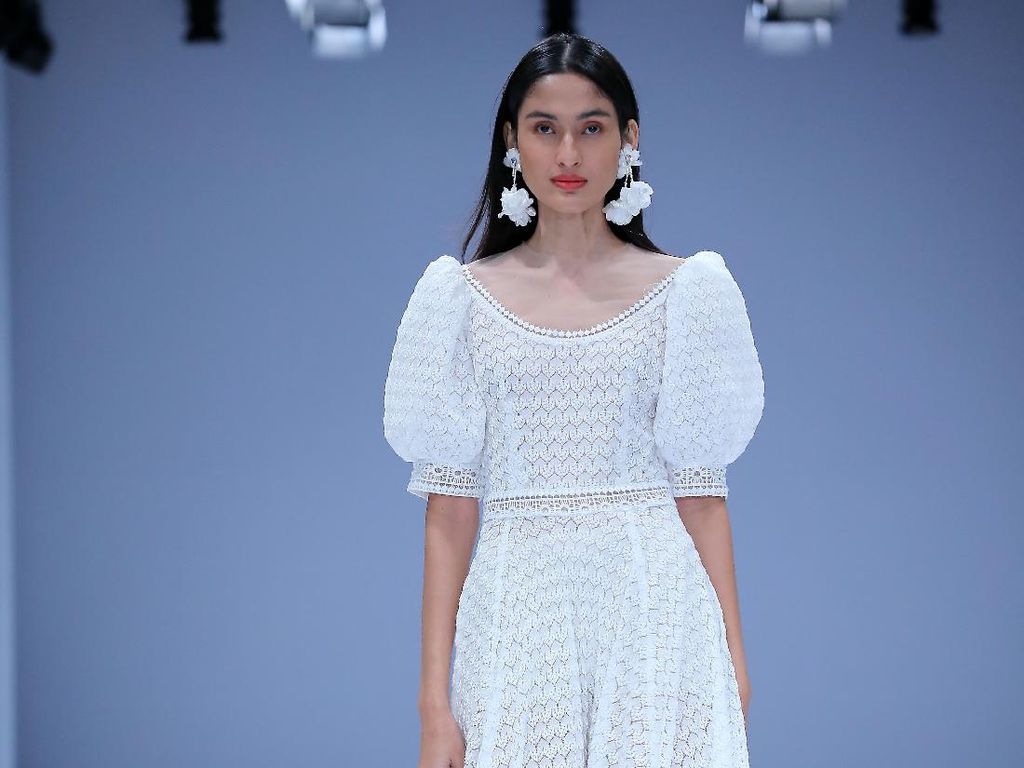 10 Koleksi Barli Asmara di Jakarta Fashion Week 2021 10 Koleksi Barli Asmara di Jakarta Fashion Week 2021