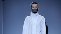 8 Masker dan Face Shield Futuristis Rinaldy Yunardi di Jakarta Fashion Week