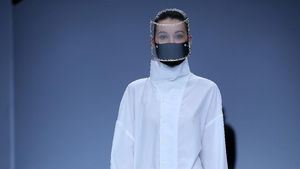 8 Masker dan Face Shield Futuristis Rinaldy Yunardi di Jakarta Fashion Week