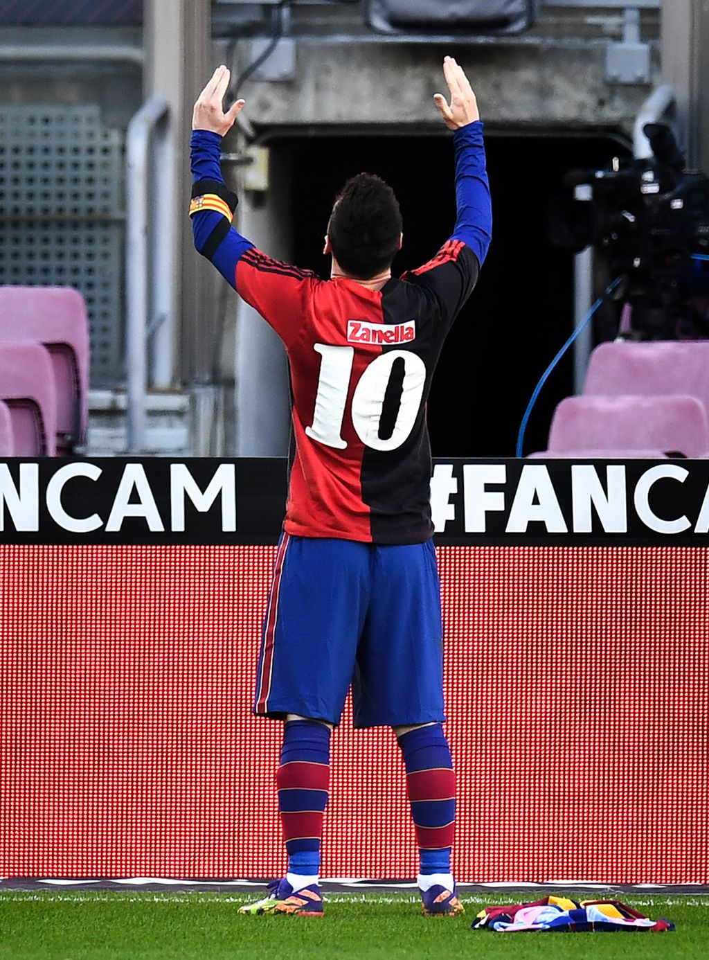BARCELONA, SPAIN - NOVEMBER 29: Lionel Messi of Barcelona celebrates after scoring their sides fourth goal while wearing a Newell's Old Boys shirt with the number 10 on the back in memory of former footballer, Diego Maradona, who recently passed away during the La Liga Santander match between FC Barcelona and C.A. Osasuna at Camp Nou on November 29, 2020 in Barcelona, Spain. Sporting stadiums around Spain remain under strict restrictions due to the Coronavirus Pandemic as Government social distancing laws prohibit fans inside venues resulting in games being played behind closed doors. (Photo by David Ramos/Getty Images)