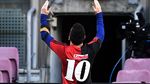 Foto Tribune Lionel Messi di Stadion Klub Masa Kecilnya
