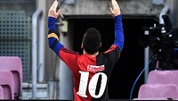 Messi juga mengaku sebagai penggemar Newells Old Boys dan pernag memakai jersey klub Argentina itu untuk menghormati mendiang Diego Maradona. (Foto: David Ramos/Getty Images)