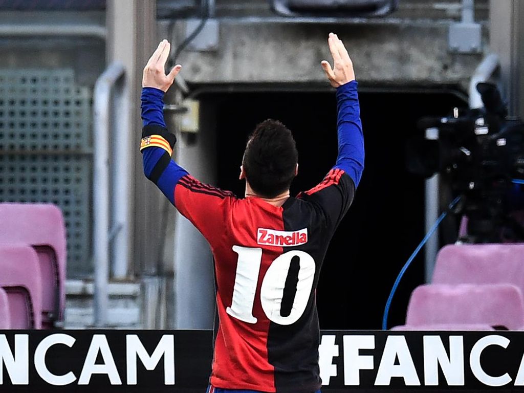 Cara Messi Kenang Maradona: Gocek 3 Pemain, Bikin Gol, Pakai Jersey El D10s Cara Messi Kenang Maradona: Gocek 3 Pemain, Bikin Gol, Pakai Jersey El D10s