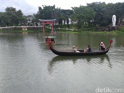 Little Venice, Asyiknya Naik Gondola hingga Spot Instagramable