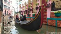 Foto: Little Venice Bogor, Seru-seruan Mendayung di Kanal