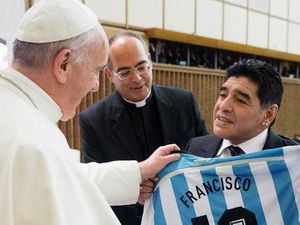 Maradona Pernah Kritik Paus dan Minta Atap Emas Vatikan Dijual Maradona Pernah Kritik Paus dan Minta Atap Emas Vatikan Dijual