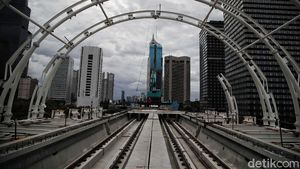 Melihat Perkembangan Pembangunan Jembatan Bentang Panjang LRT