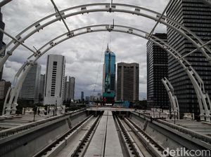 Melihat Perkembangan Pembangunan Jembatan Bentang Panjang LRT