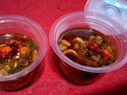 Unik! Mie Ayam Rp 2.000-an Ini Disajikan dalam Cup Mini
