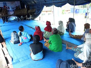 Musik Angklung Hibur Pengungsi Merapi
