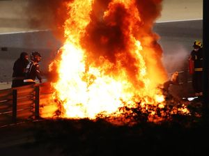 Ngeri! Mobil Pebalap F1 Ini Terbakar Hebat di GP Bahrain Ngeri! Mobil Pebalap F1 Ini Terbakar Hebat di GP Bahrain