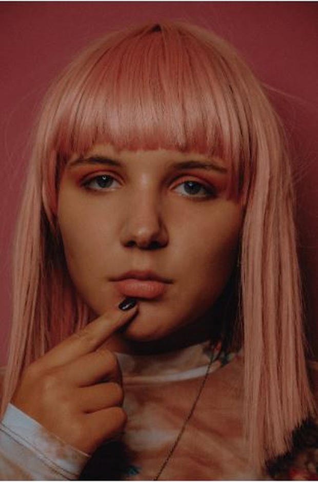 Jangan menyentuh wajah karena tangan sebagai sarang kotoran dan virus